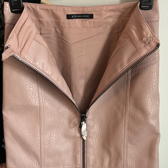 New Armani Exchange Mauve Pink Vegan Snakeskin Embossed Leather Zip Mini Skirt - Picture 4 of 10